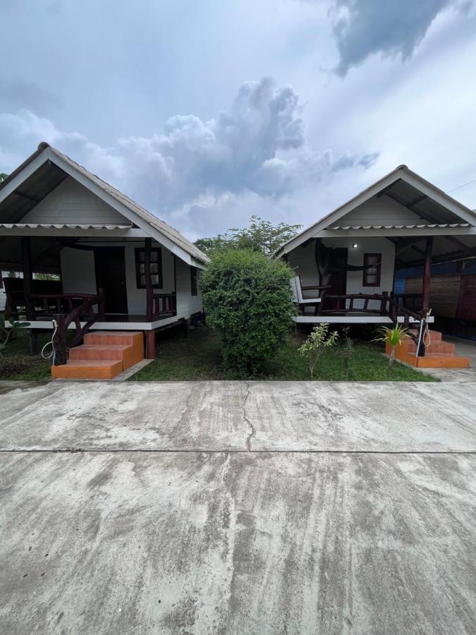 Pyramid Bungalow Hotel Ban Laem Sai Exterior foto